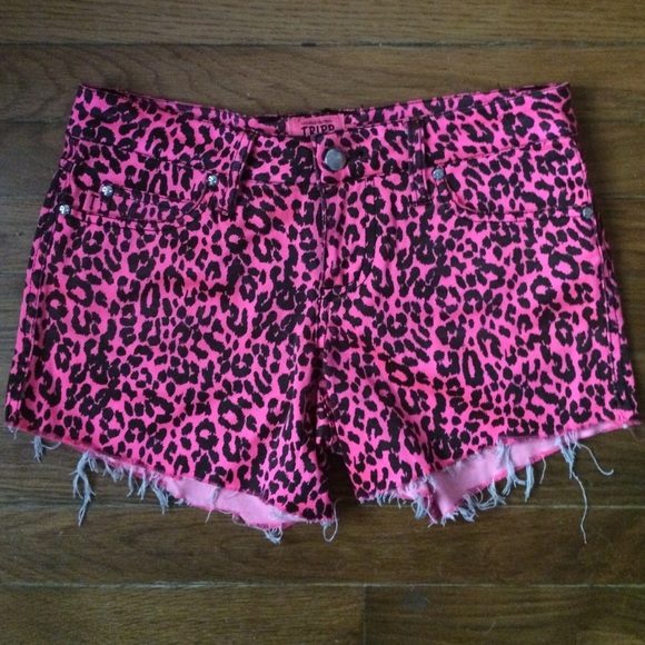 Hot pink leopard Jean shorts w/tiny skull accents.
