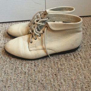Vintage ivory / white booties