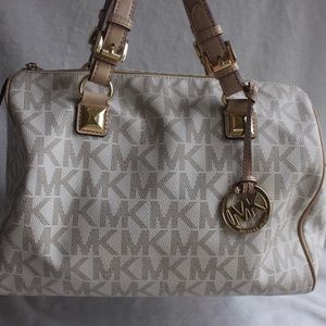 📍🚩SOLD🚩📍MICHAEL KORS