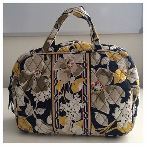 Vera Bradley - Cosmetic Bag "Dogwood" Design 💐💐