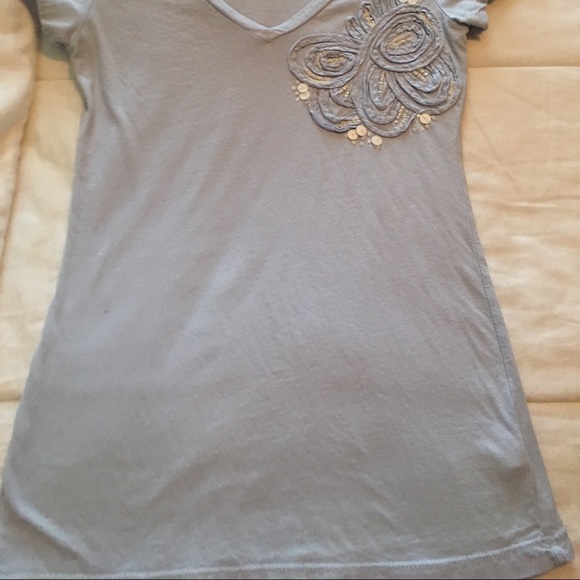 V-Neck - Picture 2 of 3