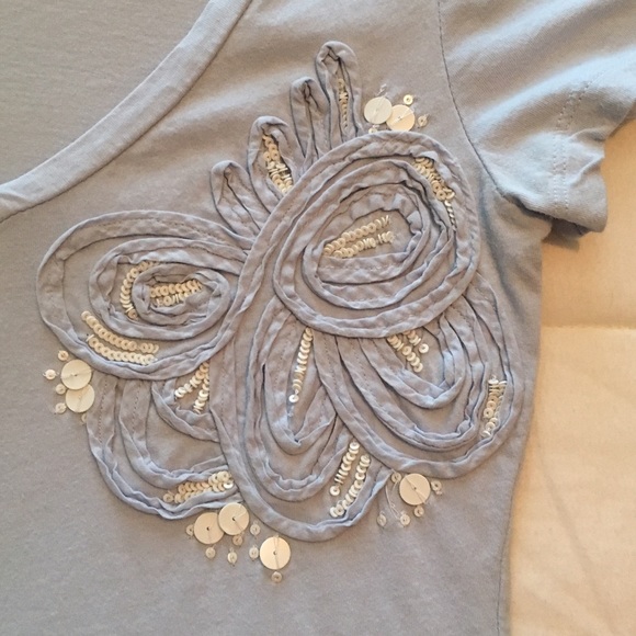 V-Neck - Picture 3 of 3