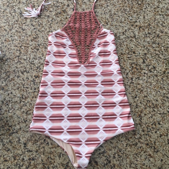 (NWOT) acacia teahupo'o one piece tribal ombre