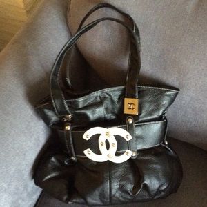 Chanel Large black and white bucket bag