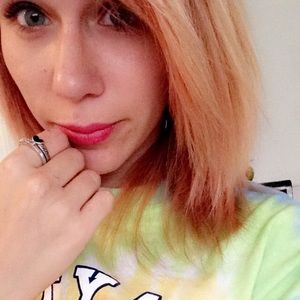 Meet your Posher, Crystal