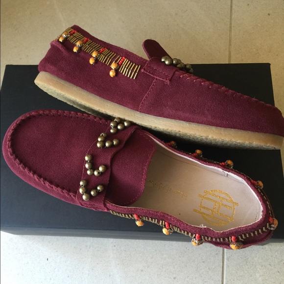 Shayla Beaded Moccasin, size 6, NEW IN BOX - Picture 2 of 6