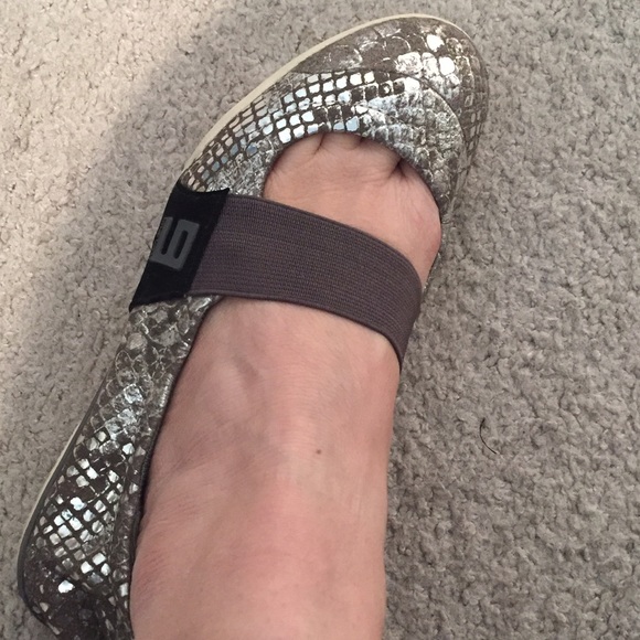 Nine West Silver Flats!
