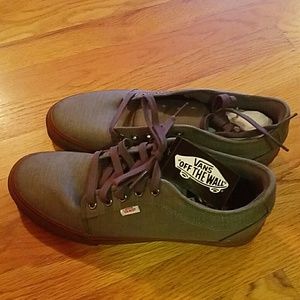 Vans NWT Chukka Low size 10.5