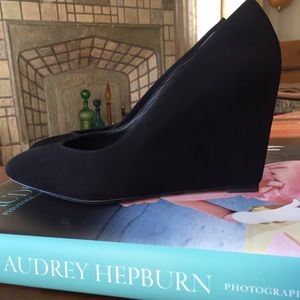 B Brian Atwood Bejo Suede Wedges 5.5