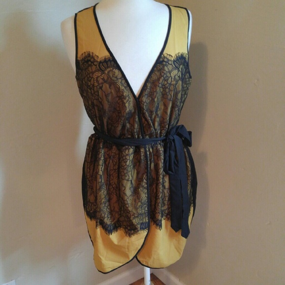 Dresses & Skirts - Lace dress