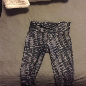 Woman Under Armour workout capris