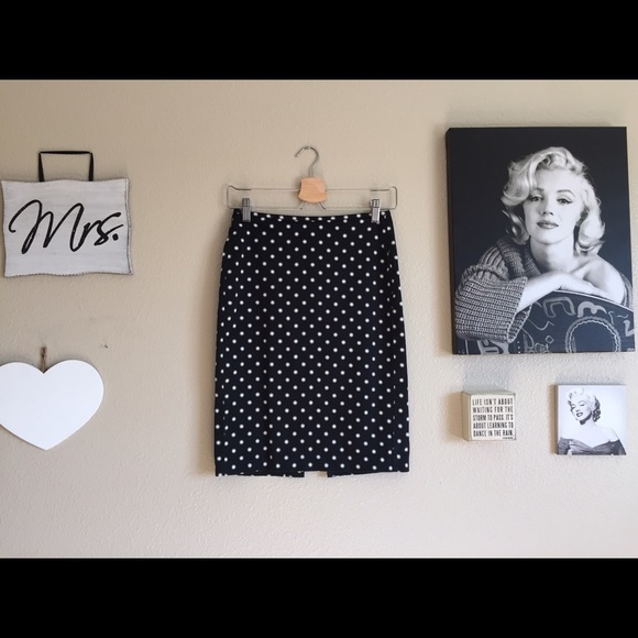 New York & Company Stretch Pencil Skirt