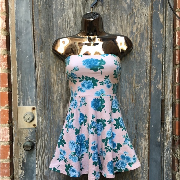 American Apparel Dresses & Skirts - American Apparel Strapless Floral Dress