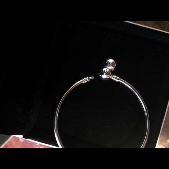 Pandora bangle bracelet(SOLD) - Picture 4 of 4