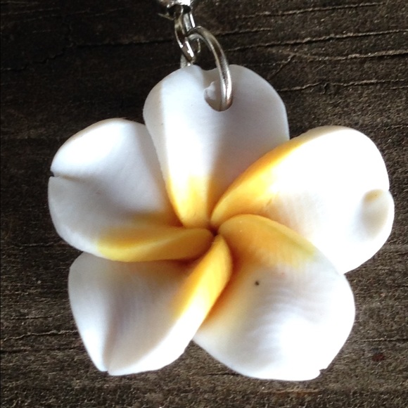 Hawaiian flower earrings - Picture 2 of 2