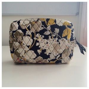Vera Bradley - Cosmetic Bag "Dogwood" Design (Sml)