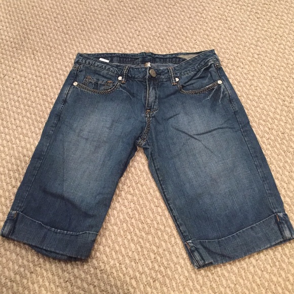 BCBG Sierra Bermuda Capri Jean Shorts