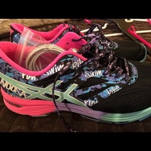 Asics Gel-Noosa Tri 10 Athletic Shoes. NWT