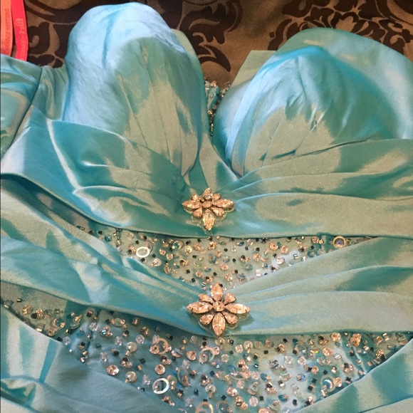 Turquoise prom dress - Picture 3 of 3