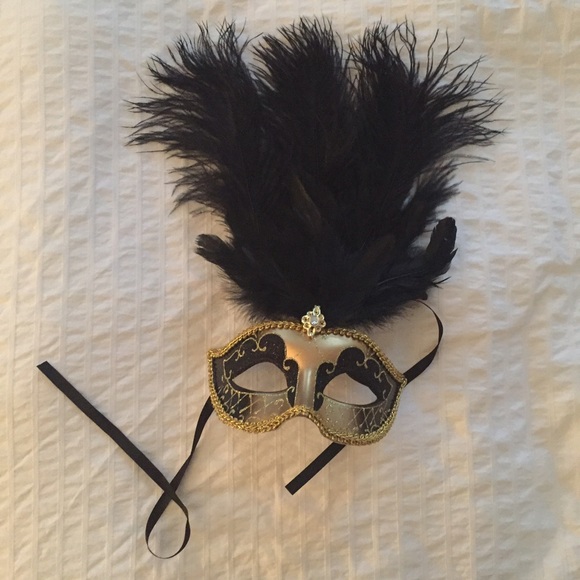 Masquerade Mask - Picture 1 of 3
