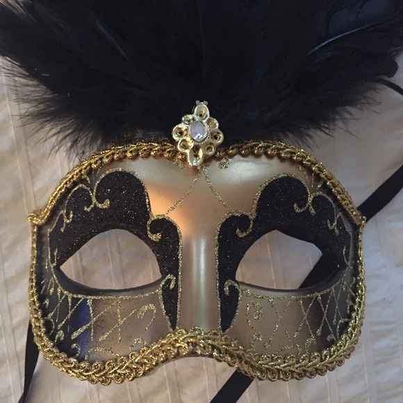 Masquerade Mask - Picture 2 of 3