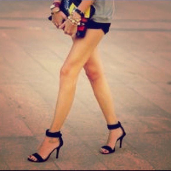 Nine West black ankle strap sandals