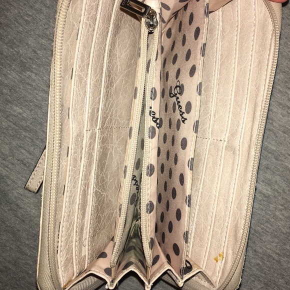 Guess Wallet - Picture 3 of 3