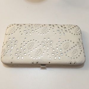 Cream snap wallet