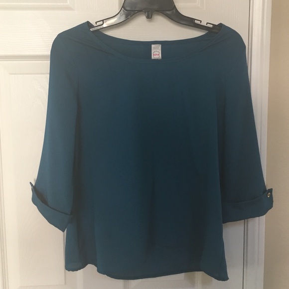 Cute blouse with gold buttons
