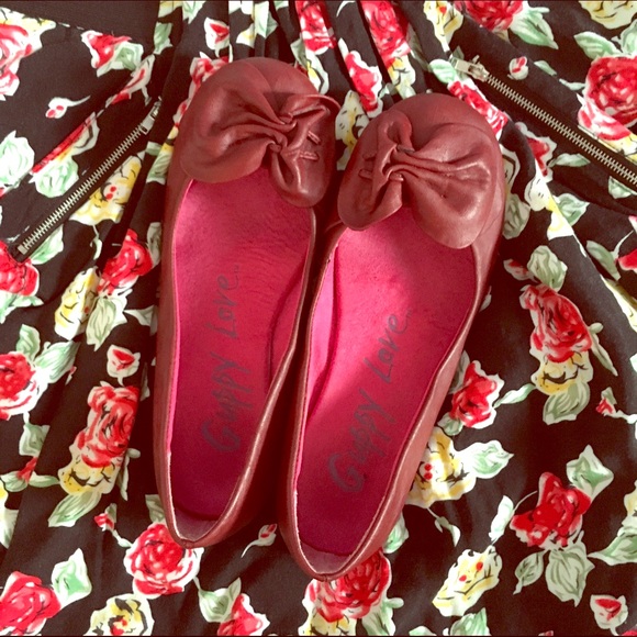 Guppy Love red flats