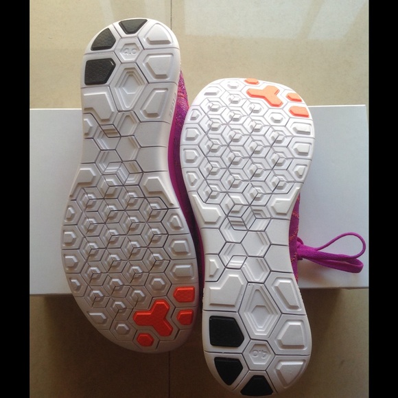 NIB Size 8 Nike Free 4.0 Flyknit - Picture 3 of 4