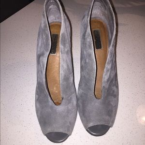 Halogen Grey Suede Pump 8.5