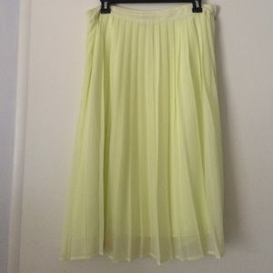 MIDI skirt light yellow and super cute!