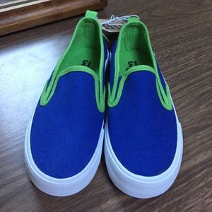 Boys slip on canvas sneakers 13