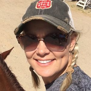 Meet your Posher, Simona