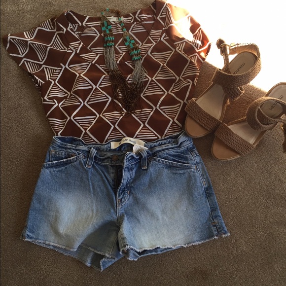 Geometric print cap-sleeve blouse