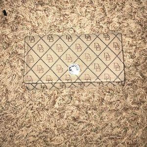 Authentic dooney and Bourke wallet!