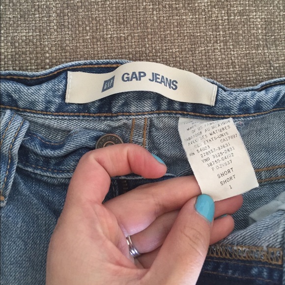 Mid-rise denim shorts