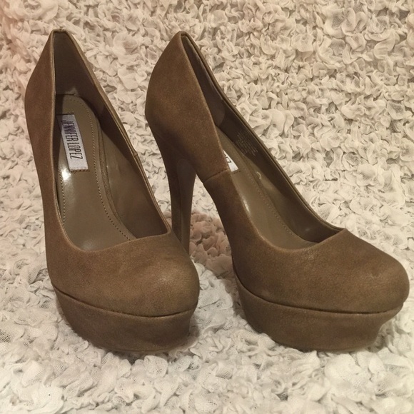 Jennifer Lopez heels NWOT