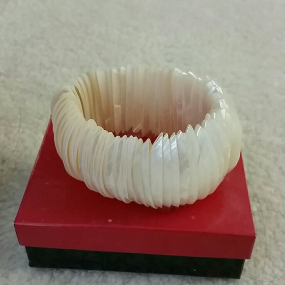 Gorgeous Shell Bracelet