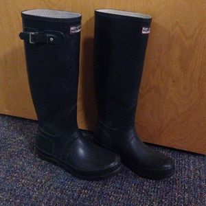 Matte dark green Hunter rain boots