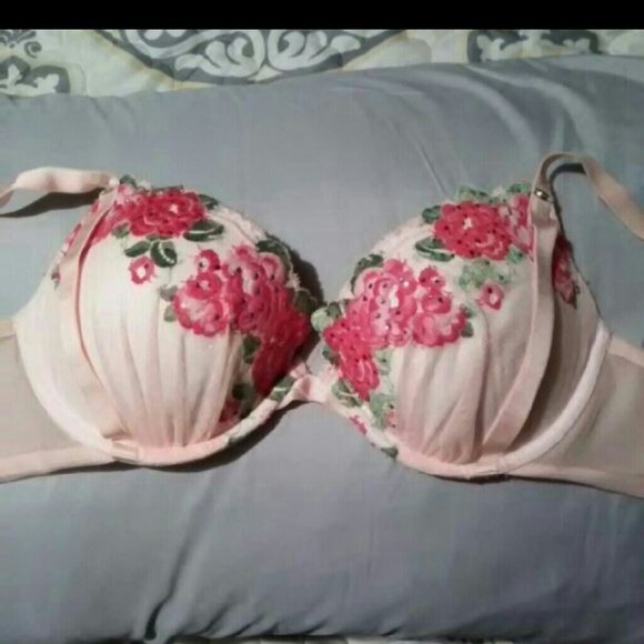 EUC Victorias Secret Plunge Lace Bra 36C