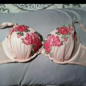 EUC Victorias Secret Plunge Lace Bra 36C