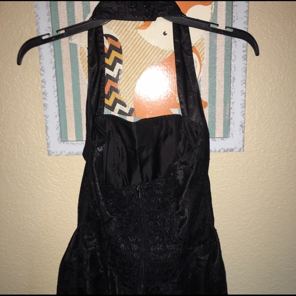 Halter lace full skirt party dress - Picture 3 of 4