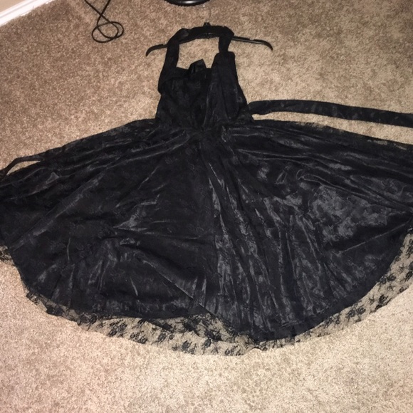 Halter lace full skirt party dress - Picture 4 of 4