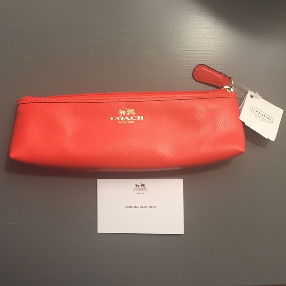 ⭐️SALE⭐️ Coach makeup bag. Never used - tags on!