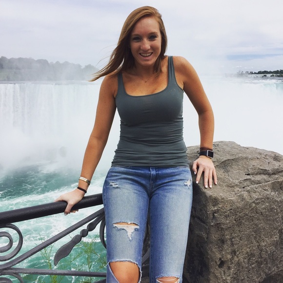 Meet your Posher, Megan - Picture 3 of 4