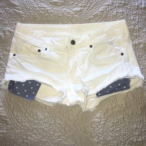 🔹H&M🔹White shorts