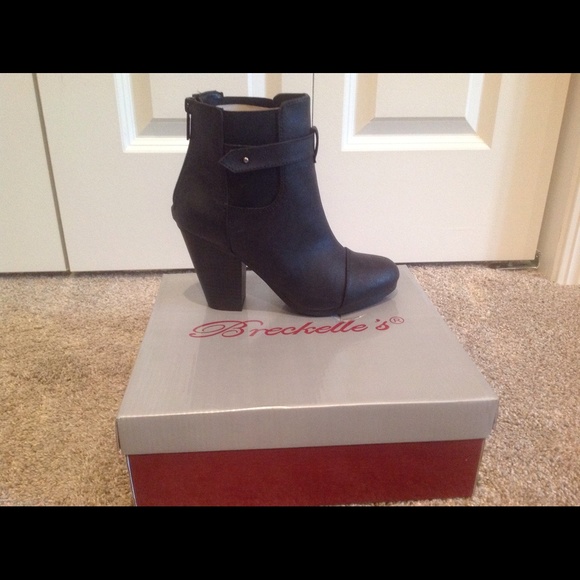 NEW Breckelles Black Gail Distressed Booties