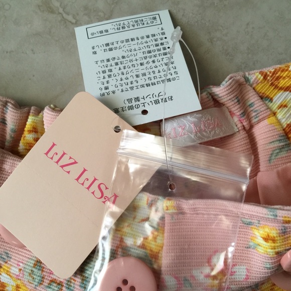 Liz Lisa pink floral shorts - Picture 2 of 3